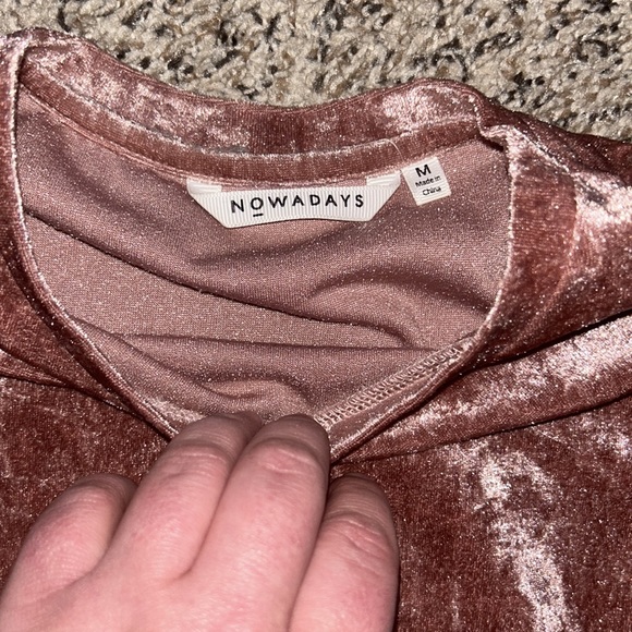 Girls size Medium Nowadays super soft pretty top with gorgeous trim  !! - Picture 4 of 4